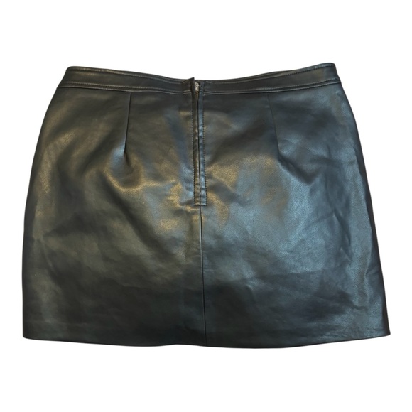 Blank NYC Black Faux Leather Lace-Up Mini Skirt 32 (L) - Picture 3 of 8